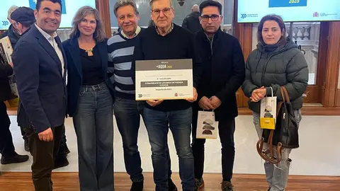Representantes de la Comunidad de Usuarios de Aguas Parada y Rocha recogen el tercer premio +AQUA 2025, en un acto presidido por la Diputaci&oacute;n de Pontevedra.