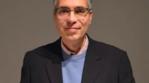 Miguel &Aacute;ngel S&aacute;nchez del R&iacute;o, galardonado con el IX Premio Domingo Font&aacute;n de investigaci&oacute;n hist&oacute;rica por su estudio sobre la Cocina Econ&oacute;mica de Santiago.