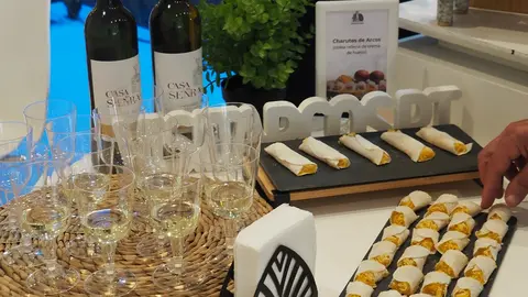 Los &ldquo;Charutos de Arcos&rdquo;, elaborados con oblea y rellenos de crema de huevo, protagonizaron una de las degustaciones m&aacute;s apreciadas junto a los vinos de la regi&oacute;n.