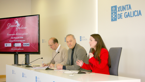 De izquierda a derecha, Anxo Lorenzo, Agust&iacute;n Reguera y Raquel Rodr&iacute;guez, durante la presentaci&oacute;n de la tercera edici&oacute;n de Dancing Galicia en la Delegaci&oacute;n Territorial de la Xunta en Pontevedra.