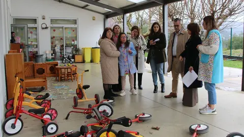 El presidente de la C&aacute;mara Municipal, Oleg&aacute;rio Gon&ccedil;alves, y la concejala de Educaci&oacute;n, Marlene Barros, visitan la Escuela B&aacute;sica Padre Himalaya, en T&aacute;vora, junto a t&eacute;cnicos municipales y responsables educativos para evaluar las necesidades de mejora del centro.