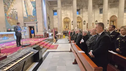 Entre las autoridades, los dos obispos de Vigo y el pregonero obispo de Ourense, Leonardo Lemos. R. LEDO.
