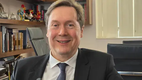 Augusto Marinho, alcalde de Ponte da Barca, durante la entrevista en su despacho municipal.