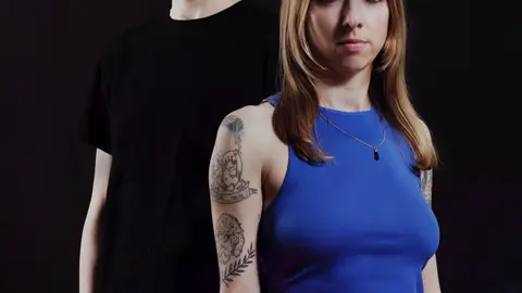 Las creadoras Ana Quiroga y Estela Oliva, responsables del proyecto Azabache AV, que fusiona sonido, imagen y narrativa visual en una experiencia audiovisual contempor&aacute;nea._LEON CHEW.