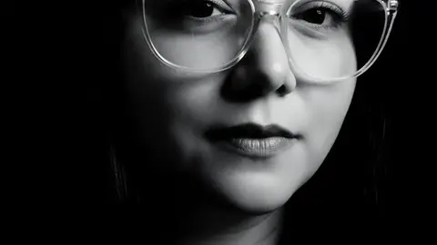 Andrea N&uacute;&ntilde;ez, creadora de @unavenezolanaenvigo, impulsora de una comunidad digital que conecta y visibiliza el talento migrante en Vigo.