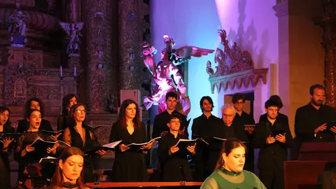 El Coro Porto Ensemble y los Solistas da &Oacute;pera de Bolso interpretan la Petite Messe Solennelle de Rossini en el Centro Interpretativo do Barroco, en un concierto que destac&oacute; por su intensidad y riqueza musical dentro de la programaci&oacute;n de Semana Santa.
