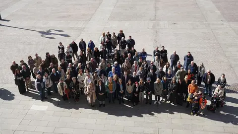 Participantes y representantes institucionales se re&uacute;nen en A Coru&ntilde;a con motivo del D&iacute;a Mundial del P&aacute;rkinson para visibilizar la enfermedad y reivindicar m&aacute;s recursos de atenci&oacute;n.