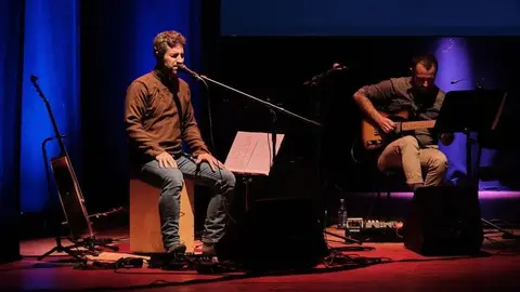 Noar 4 durante unha actuaci&oacute;n en directo, proposta musical que combina jazz, canci&oacute;n de autor e experimentaci&oacute;n e que chega este s&aacute;bado ao Auditorio Municipal de Nigr&aacute;n.