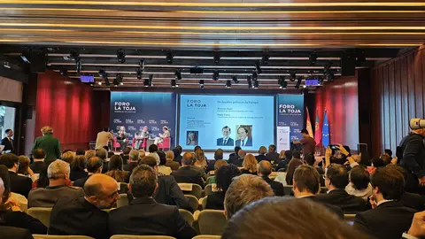 Asistentes durante una de las sesiones del IV Foro La Toja&ndash;V&iacute;nculo Atl&aacute;ntico en Lisboa, celebrado en la Fundaci&oacute;n Calouste Gulbenkian, con la participaci&oacute;n de l&iacute;deres pol&iacute;ticos, expertos internacionales y representantes institucionales.
