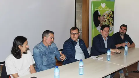 Participantes na mesa redonda sobre a conexi&oacute;n entre produtores e hostalar&iacute;a durante a primeira xornada de dinamizaci&oacute;n tur&iacute;stica en Ames.