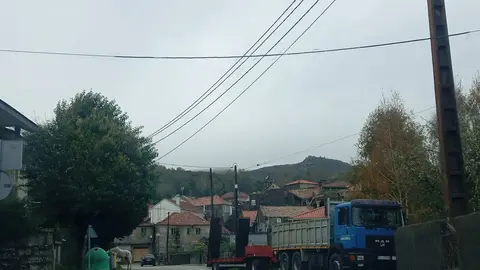 Vista xeral do n&uacute;cleo da Gra&ntilde;a, coa igrexa parroquial e as monta&ntilde;as da Serra do Su&iacute;do ao fondo, nunha das imaxes m&aacute;is representativas desta hist&oacute;rica parroquia covelense.