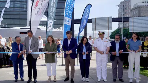 Diego Calvo y Ana Ortiz participaron en la inauguraci&oacute;n del espacio l&uacute;dico y cultural de La Solitaire du Figaro Paprec en Portocultura, junto a representantes institucionales y de la organizaci&oacute;n de la regata en Vigo.
