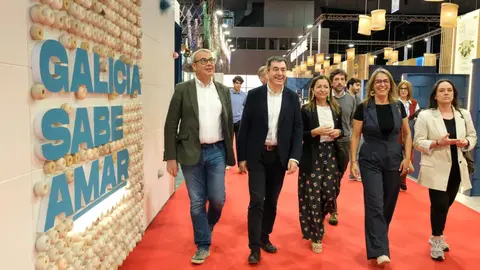 El conselleiro de Educaci&oacute;n, Ciencia, Universidades e FP, Rom&aacute;n Rodr&iacute;guez, y la conselleira do Mar, Marta Villaverde, recorren los espacios expositivos de Salimat Abanca 2026 en el recinto ferial de Silleda, una de las principales citas del sector agroalimentario y pesquero de Galicia.