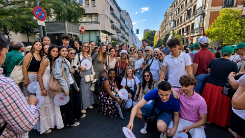 Integrantes de la segunda expedici&oacute;n llegada desde Vigo para participar en los actos del viaje apost&oacute;lico de Le&oacute;n XIV en Madrid. El grupo, formado por 56 peregrinos de edades comprendidas entre los 8 y los 75 a&ntilde;os, asisti&oacute; a la vigilia juvenil en la Plaza de Lima y a la multitudinaria misa presidida por el Papa.