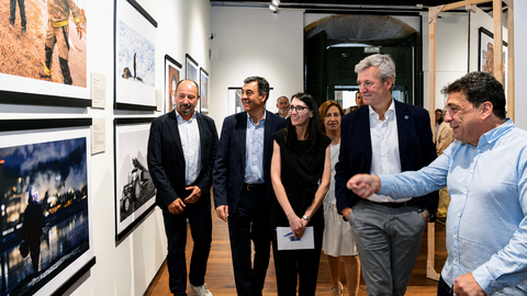 Durante la inauguraci&oacute;n de Galicia In&eacute;dita el presidente de la Xunta, Alfonso Rueda, con los conselleiros Rom&aacute;n Rodr&iacute;guez y Xos&eacute; Merelles.