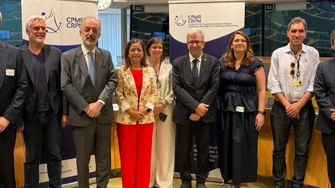 La conselleira do Mar, Marta Villaverde, junto a representantes institucionales y de las regiones mar&iacute;timas europeas durante el debate estrat&eacute;gico celebrado en Bruselas sobre el futuro de la Pol&iacute;tica Pesquera Com&uacute;n.