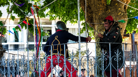 Representaci&oacute;n tradicional de O Mouro e o Cristi&aacute;n, unha das manifestaci&oacute;ns culturais m&aacute;is singulares de Galicia, que cada agosto revive en Mouriscados durante as festas do Socorro e San Roque.