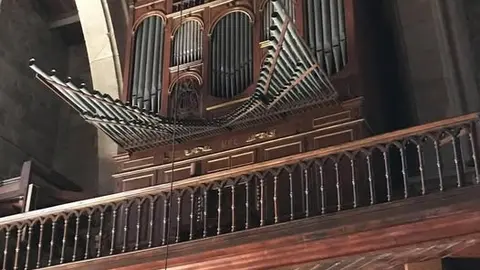 O &oacute;rgano centenario da igrexa de San Marti&ntilde;o de Noia, con 961 tubos, acompa&ntilde;ar&aacute; musicalmente as Misas do Peregrino dos domingos e festivos de xullo e agosto.