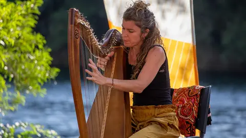 A arpista galega Beatriz Mart&iacute;nez presenta no Noia Harp Fest un proxecto in&eacute;dito de experimentaci&oacute;n sonora xunto &aacute; artista viguesa Acacia Ojea.