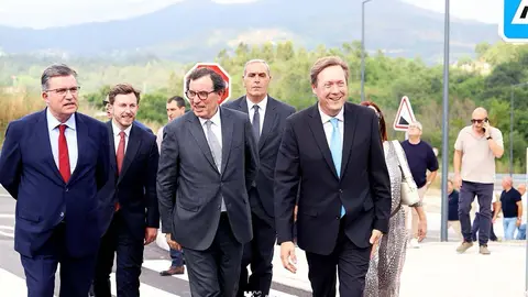 Autoridades portuguesas durante la inauguraci&oacute;n oficial del &Aacute;rea Empresarial do Rodo, una infraestructura estrat&eacute;gica para atraer inversi&oacute;n, crear empleo y reforzar la competitividad de Ponte da Barca.