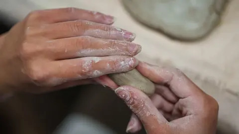 Los Ateliers Libres de Verano de la Bienal de Cerveira invitan a ni&ntilde;os, j&oacute;venes y adultos a experimentar con materiales, t&eacute;cnicas y procesos creativos vinculados al arte contempor&aacute;neo.