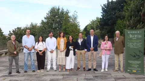 Representantes de las entidades que integran y colaboran con el Grupo Operativo "Oliveiras de Galicia", una alianza de investigaci&oacute;n, innovaci&oacute;n y sector productivo para llevar las variedades aut&oacute;ctonas del laboratorio y la conservaci&oacute;n a futuras plantaciones.