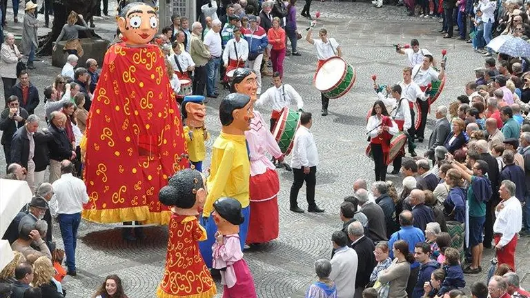 Cortejo Etnogr&aacute;fico (Arquivo Feiras Novas).