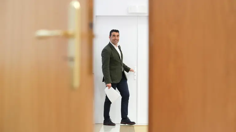 O presidente da Deputaci&oacute;n de Pontevedra, Luis L&oacute;pez, antes da comparecencia na que reivindicou o compromiso da instituci&oacute;n provincial coa promoci&oacute;n e defensa da lingua galega con motivo das Letras Galegas.
