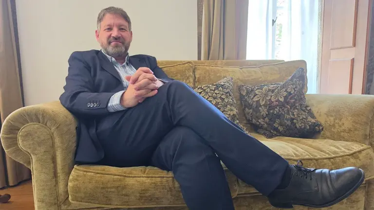 V&iacute;ctor Cageao, director de Colecciones Reales de Patrimonio Nacional, durante la entrevista concedida a Diario Luso-Galaico. R. LEDO.