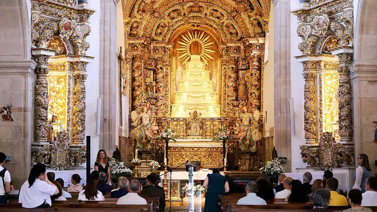 Aspecto del altar mayor de la Iglesia Matriz de Ponte da Barca tras las obras de rehabilitaci&oacute;n, inauguradas esta semana por la ministra de Cultura de Portugal, Margarida Balseiro Lopes.