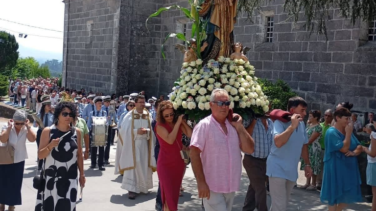 As festas da Virxe da Sa&uacute;de son unha das celebraci&oacute;ns m&aacute;is emblem&aacute;ticas e concorridas de Gul&aacute;ns, reunindo cada ano &aacute; veci&ntilde;anza e aos visitantes arredor da tradici&oacute;n, a devoci&oacute;n relixiosa e a convivencia popular.