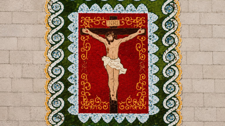 Alfombra floral realizada por la Asociaci&oacute;n de Alfombristas do Corpus Christi de Ponteareas en honor al Cristo de la Victoria, en una edici&oacute;n anterior de la solemne procesi&oacute;n viguesa.