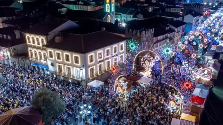 Ponte de Lima se viste de luz y tradici&oacute;n con la inauguraci&oacute;n de las Feiras Novas, que este a&ntilde;o celebran su hist&oacute;rico bicentenario con seis d&iacute;as de fiesta popular.