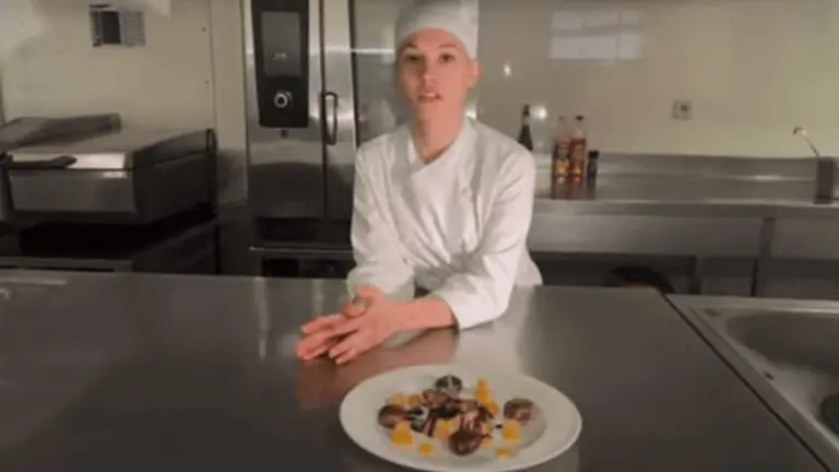 La porriñesa Ana Muñiz busca el pase a la final del Premio Promesas de Le Cordon Bleu