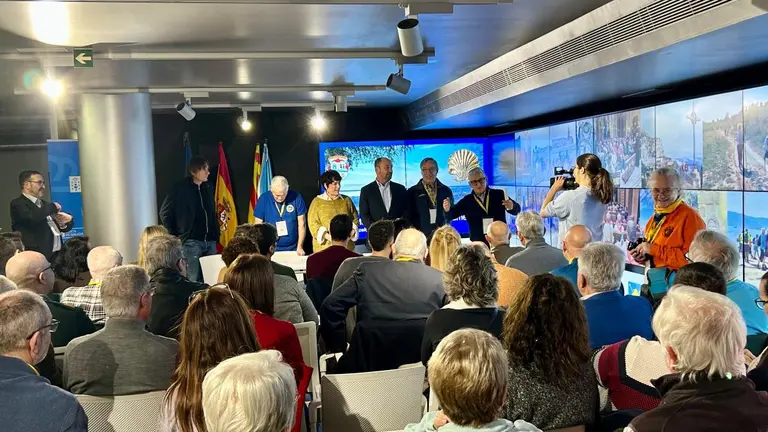 Merelles invita a las asociaciones catalanas de Amigos del Camino a aportar ideas para el Xacobeo 2027