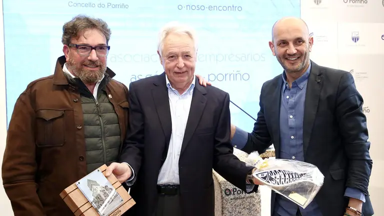 O Porriño homenaxea a Santiago Gómara tras 40 anos á fronte da planta de Pescanova
