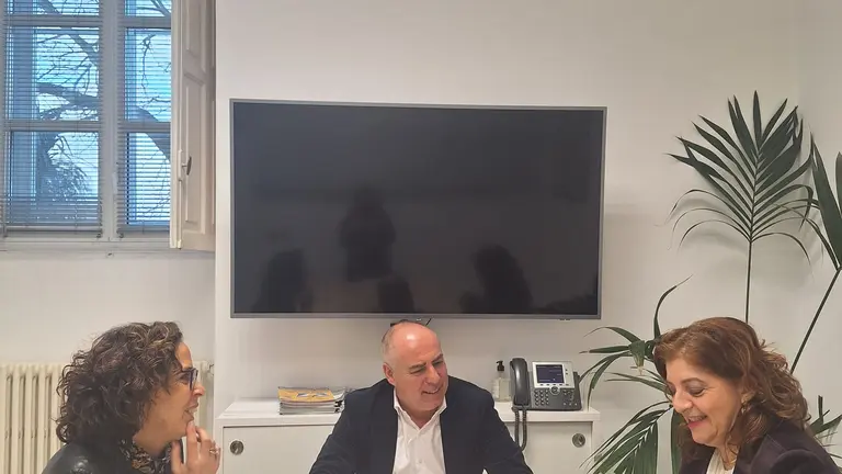 La Deputación de Pontevedra estudia colaborar con la Xunta para impulsar el emprendimiento en el sector primario