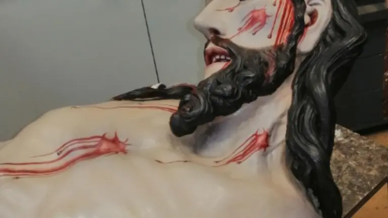 La Cofradía de la Misericordia restaura una de las joyas de la Semana Santa de Cangas