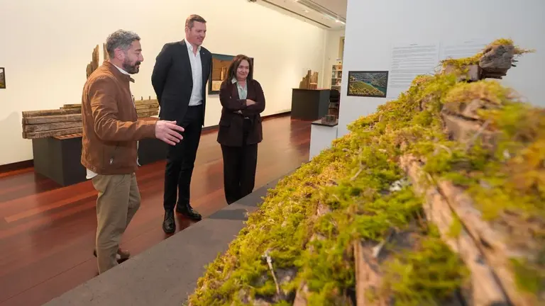 Kike Ortega transforma residuos en arte para reivindicar el patrimonio gallego en Afundación Vigo