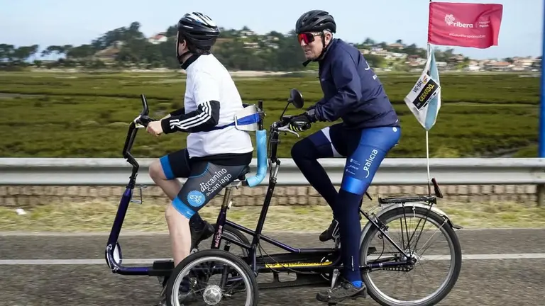 Alfonso Rueda acompaña a Discamino en la XXV Media Maratón Vig-Bay