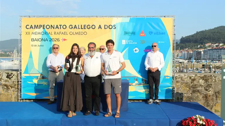 Galicia corona en Baiona a sus nuevos campeones de vela A Dos