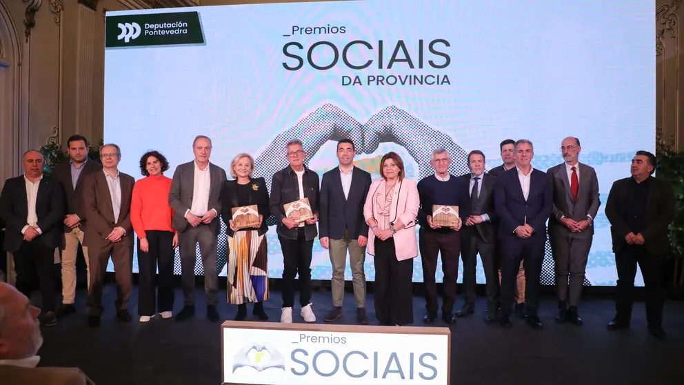 A Deputación de Pontevedra recoñece o traballo de quen constrúe unha sociedade máis xusta: foto de familia dos Premios Sociais. ARQUIVO.
