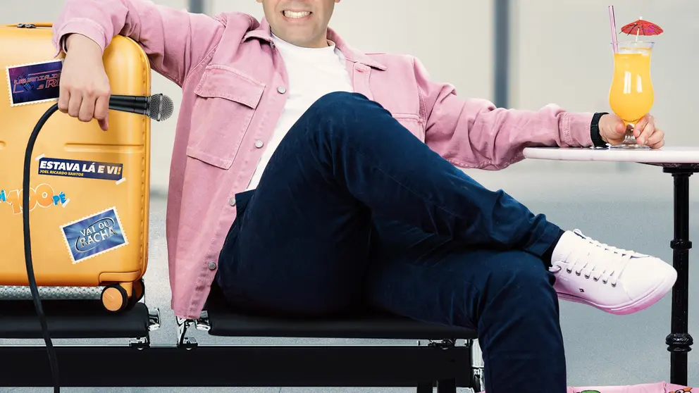 Joel Ricardo Santos prepara-se para levantar voo com “OVERBOOKING”, o novo espetáculo de stand-up que apresenta em Esposende a 20 de novembro.