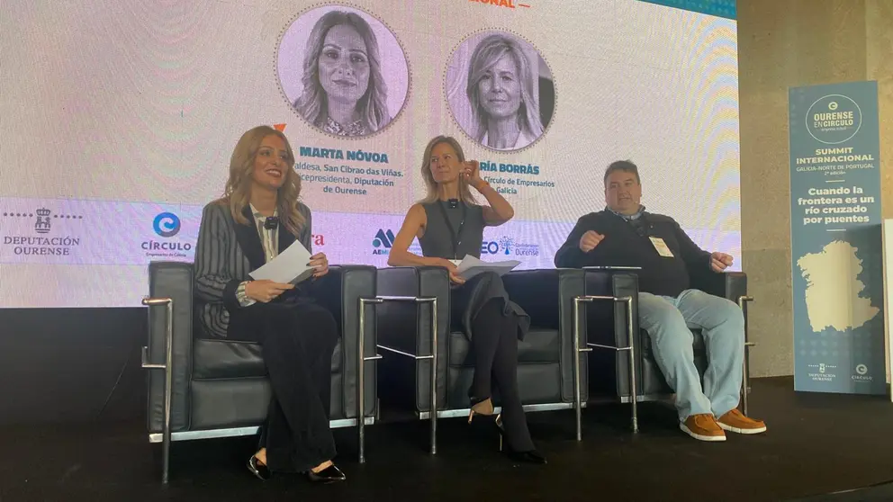 Representantes empresariales y directivos de Galicia y el Norte de Portugal durante una de las mesas del Summit Internacional 2025, celebrado en Allariz.