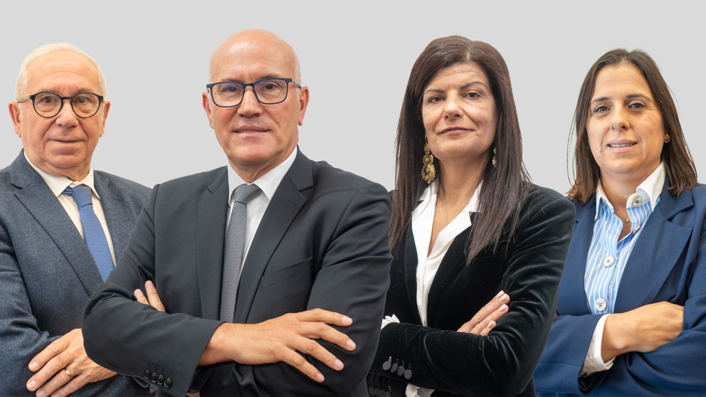 O presidente Carlos Silva com os vereadores Aurélio Neiva, Paula Cepa e Fátima Escrivães após a apresentação da nova distribuição de pelouros.