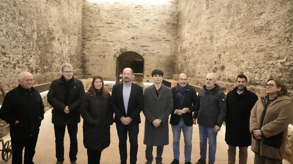 O director de Turismo de Galicia, Xos&eacute; Merelles, durante a visita &aacute; bodega Joaqu&iacute;n Rebolledo, en Valdeorras, onde a Xunta investiu m&aacute;is de 177.000 euros para mellorar as instalaci&oacute;ns enotur&iacute;sticas e impulsar novas experiencias vinculadas ao &ldquo;Espazo dos sentidos do vi&ntilde;o&rdquo;.
