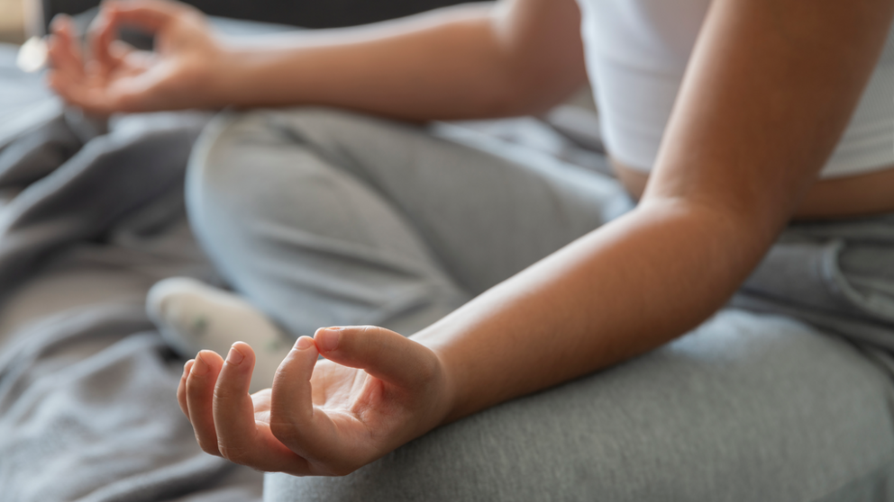 A playoga combina respira&ccedil;&atilde;o, movimento e relaxamento para promover o bem-estar e o equil&iacute;brio emocional nas crian&ccedil;as.