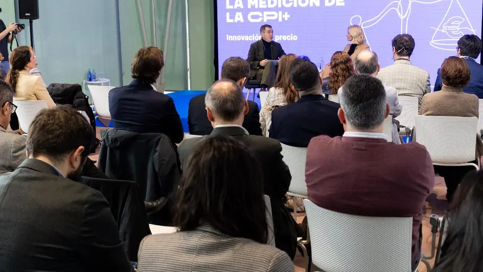Un momento de la presentaci&oacute;n del &Iacute;ndice para la Medici&oacute;n de la Compra P&uacute;blica de Innovaci&oacute;n, celebrada en Galicia con la participaci&oacute;n del conselleiro Rom&aacute;n Rodr&iacute;guez y la presidenta de la Fundaci&oacute;n Cotec, Cristina Garmendia.
