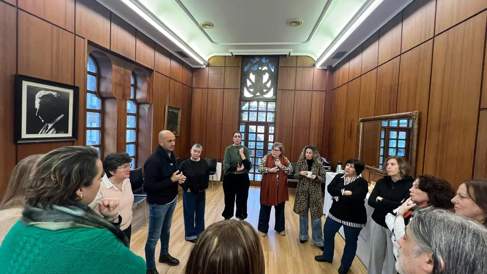 Participantes en un nuevo encuentro de los Almorzos Pedag&oacute;gicos de O Porri&ntilde;o, celebrado con los equipos directivos de los centros educativos del municipio para compartir experiencias y avanzar en propuestas de mejora del sistema educativo local.