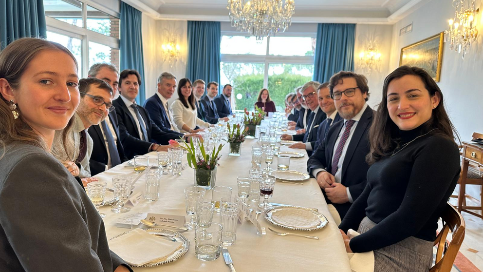 Reuni&oacute;n de trabajo en Madrid convocada por el embajador brit&aacute;nico, Alex Ellis, en la que particip&oacute; el presidente de la CEG, Juan Manuel Vieites, para analizar el futuro acuerdo sanitario y fitosanitario UE&ndash;Reino Unido y su impacto en el comercio agroalimentario.